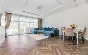 Smelio Takas 8, Kunigiskiai